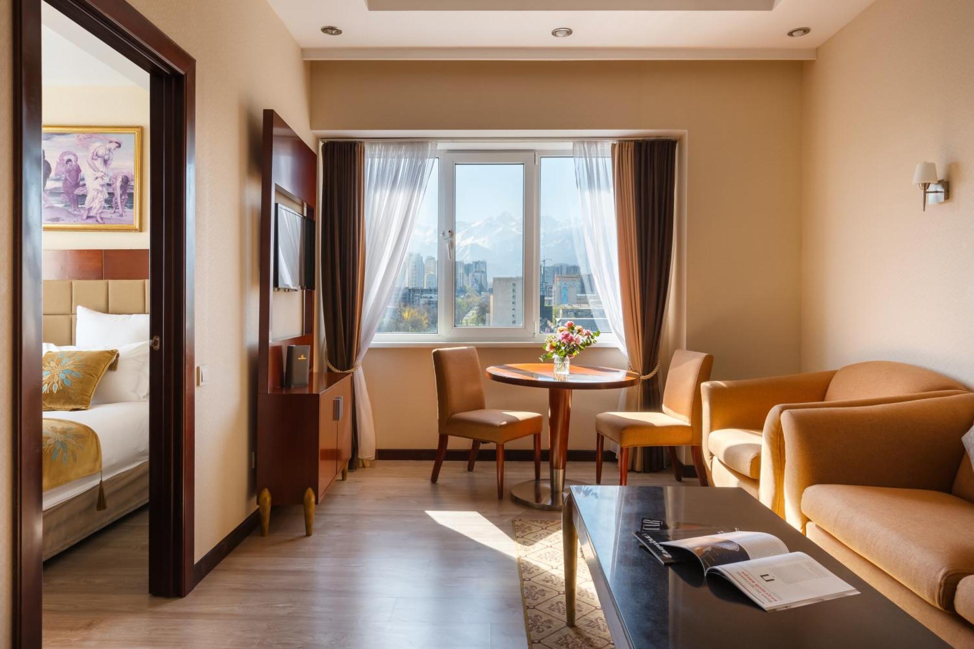 Grand Aiser Hotel Almaty Exterior foto