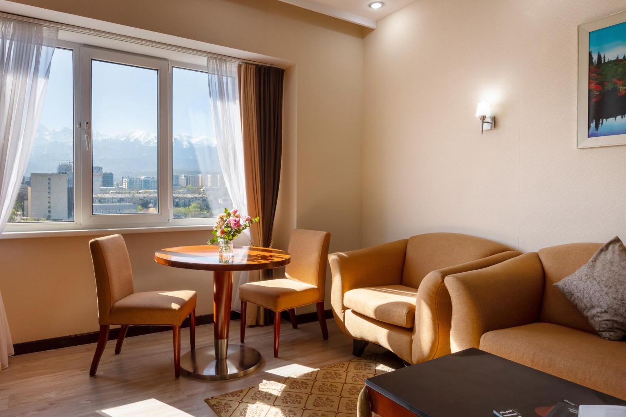 Grand Aiser Hotel Almaty Exterior foto