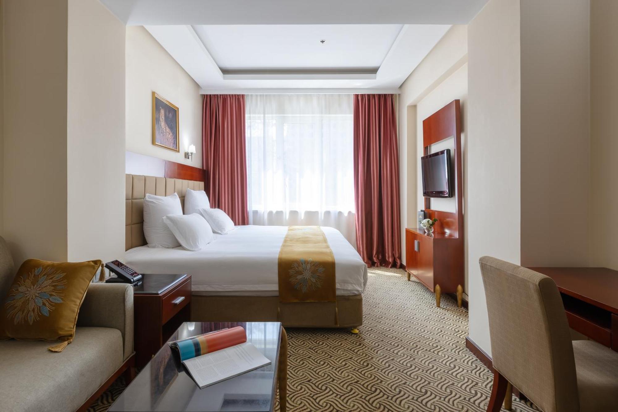 Grand Aiser Hotel Almaty Exterior foto