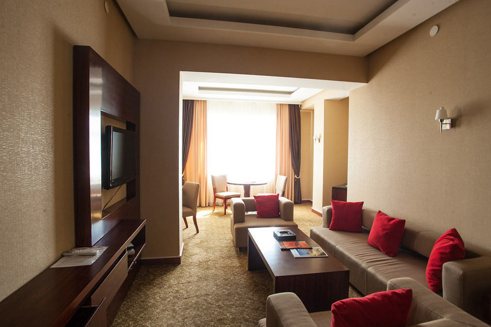 Grand Aiser Hotel Almaty Exterior foto