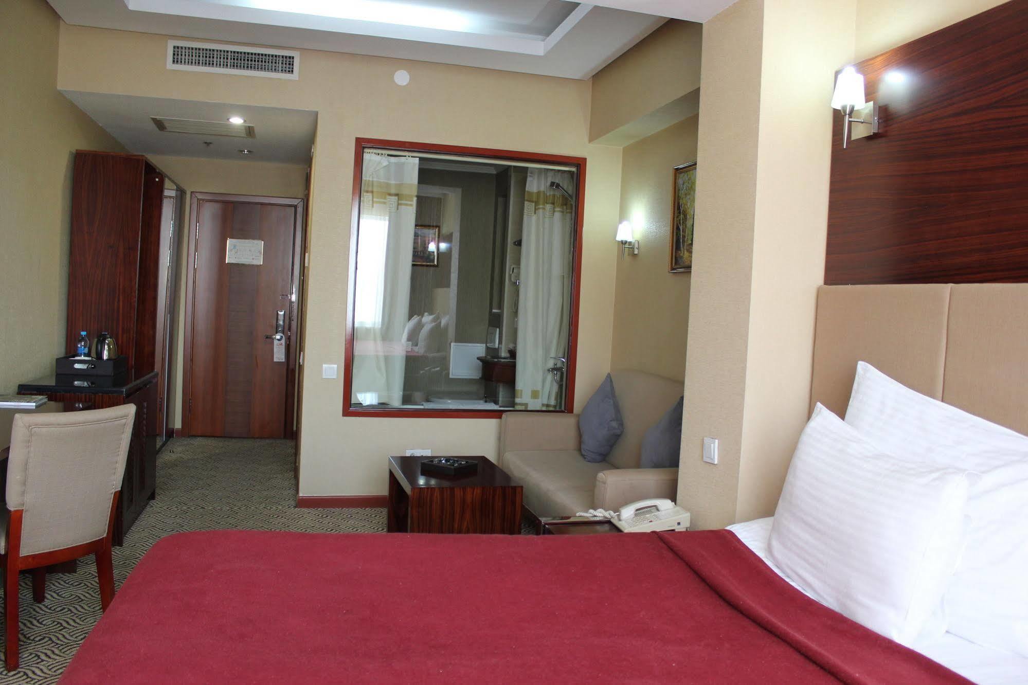 Grand Aiser Hotel Almaty Exterior foto